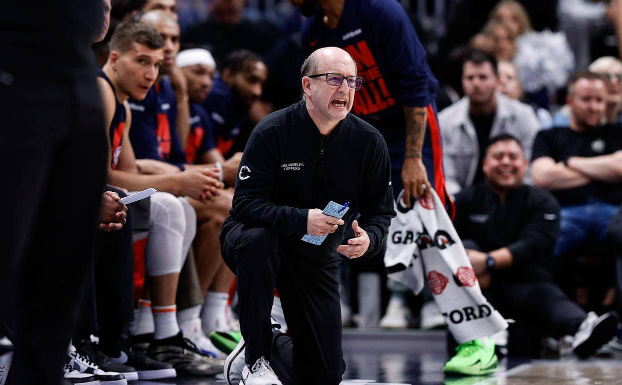 转折点！洛杉矶快船主帅复盘，CBA常规赛集结日攻防权衡，球迷炸锅，团队化学反应显著(cba历史抢断榜)