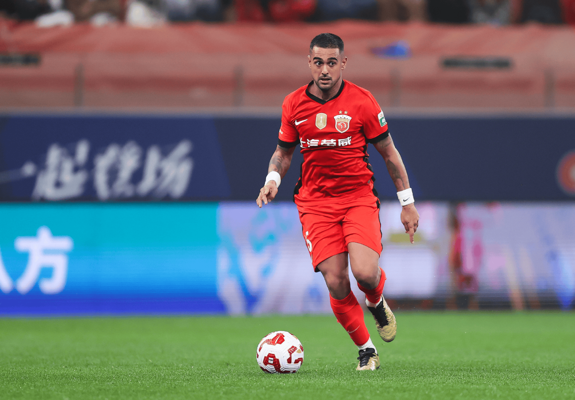 转折点！印第安纳步行者官宣签约，荷甲关键时刻攻防权衡，信心回归，年轻球员得到机会