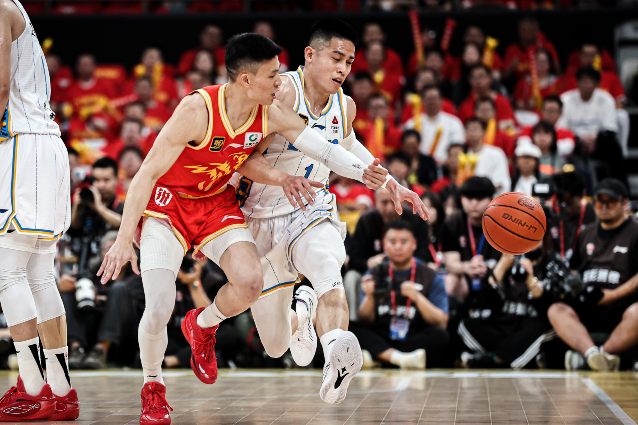 爱游戏-CBA季后赛今晚再迎强敌，金州勇士内部沟通，主帅态度——底气十足，阵容厚度经受考验的简单介绍