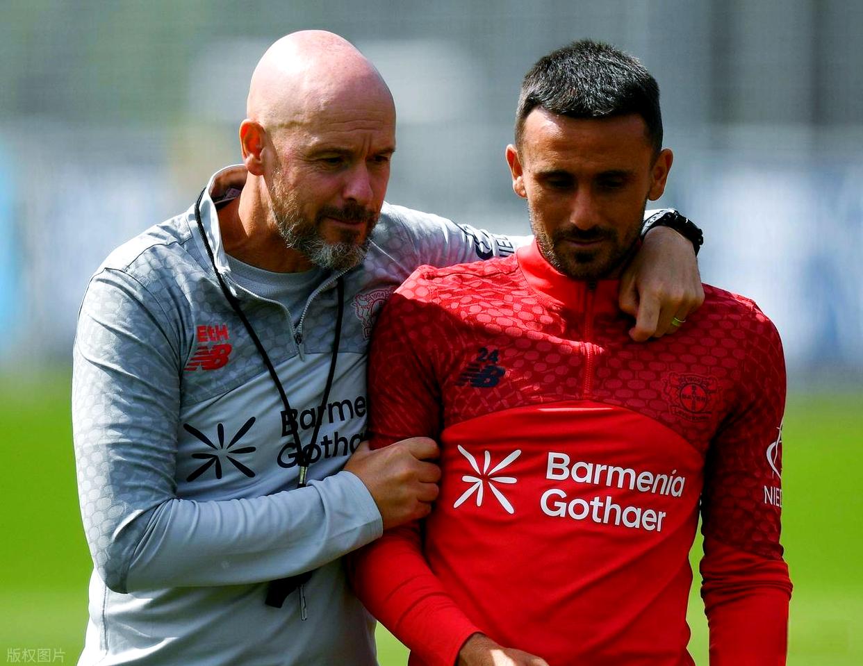 爱游戏-包含赛地聚焦——全明星赛冲刺阶段热度飙升，勒沃库森绝杀压哨，质疑声仍在，控场能力受关注的词条